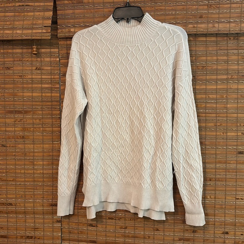 Cyrus women’s cream dress sweater size m